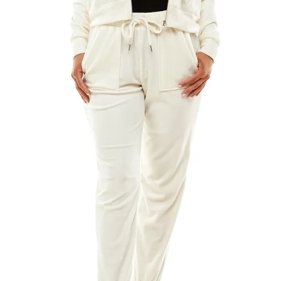CRAVE FAME
Juniors' Utility-Pocket Velour Jogger Pants size M Ivory - Picture 4 of 4